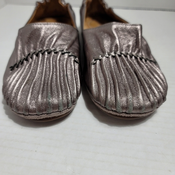Chocolat Blu Cam2 Metallic Bronze Moccasin Pleated Flats 6 - Picture 2 of 10